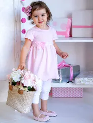 Трикотажный комплект для девочки: платье с нежным бантиком и белыми леггинсами. Состав ткани - 100% хлопок  ...