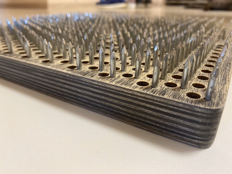 Гвозди садху 8 мм. Стояние на гвоздях садху. Сколько стоять на гвоздях. Практика гвоздестояния садху. Сколько стоять на гвоздях.