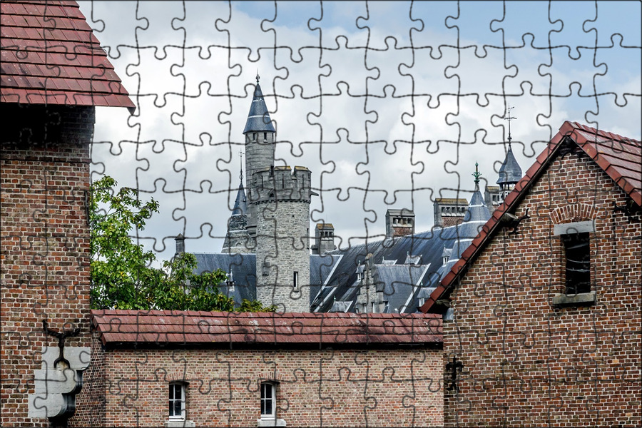 File:Castle-gruyeres-roof-6.jpg - Wikimedia Commons