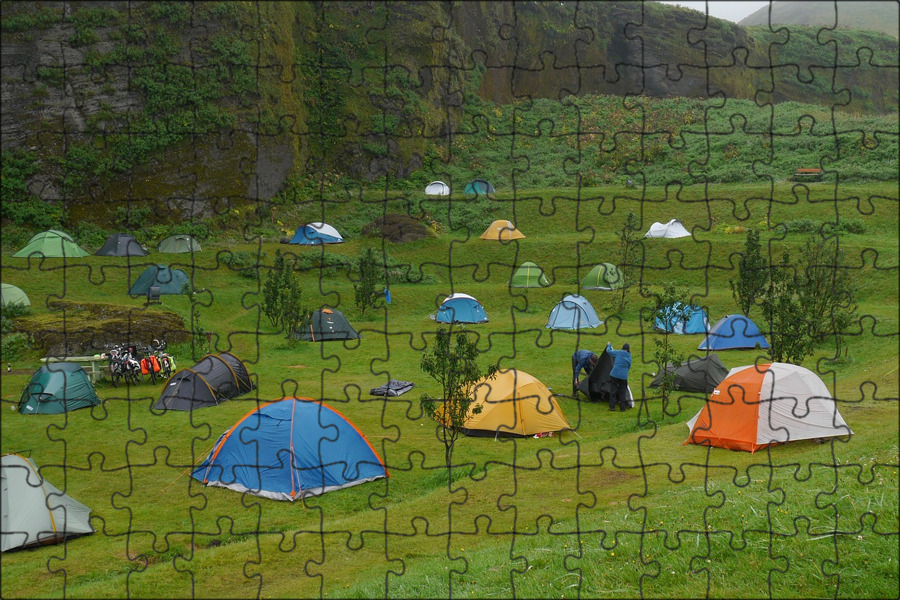 Палаточный лагерь палатки. Палаточный лагерь. Палаточный городок. Палаточный кемпинг. Палатки для палаточного лагеря.