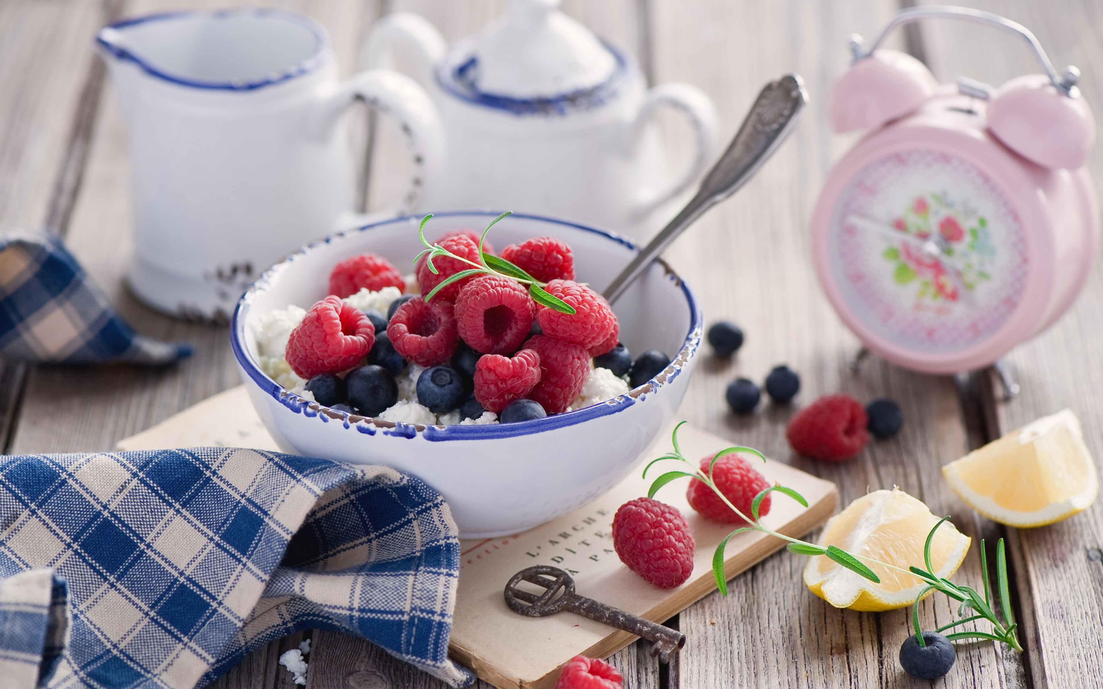 Цветные завтраки. Весенний завтрак. Летний завтрак. Завтрак с ягодами. Красивые ягоды.