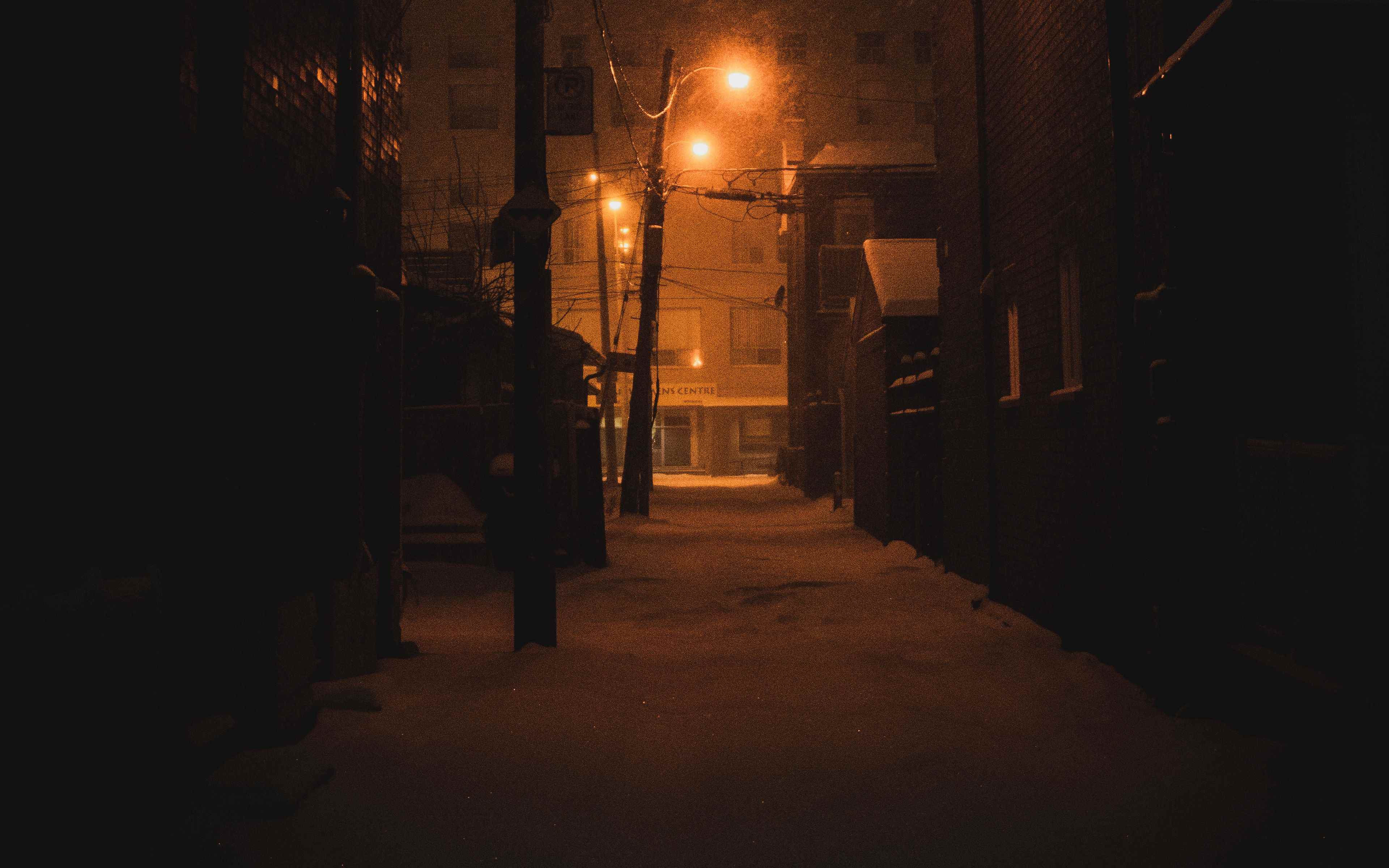 Пустые вечера. Темная улица зимой. Эстетика ночных улиц России. Темный переулок зимой. Темный переулок ночью.