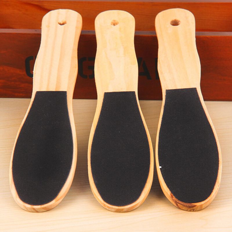 Подошва горячая. Пилка для ног профессиональная деревянная. Фото применения деревянных педикюрных тёрок.