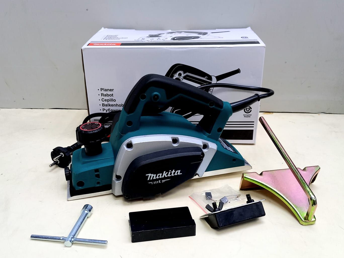 Кр 0800. Makita kp0800. Электрорубанок Макита кр 0800. Рубанок №5. Инструкция по эксплуатации электрорубанка Макита кр0800.