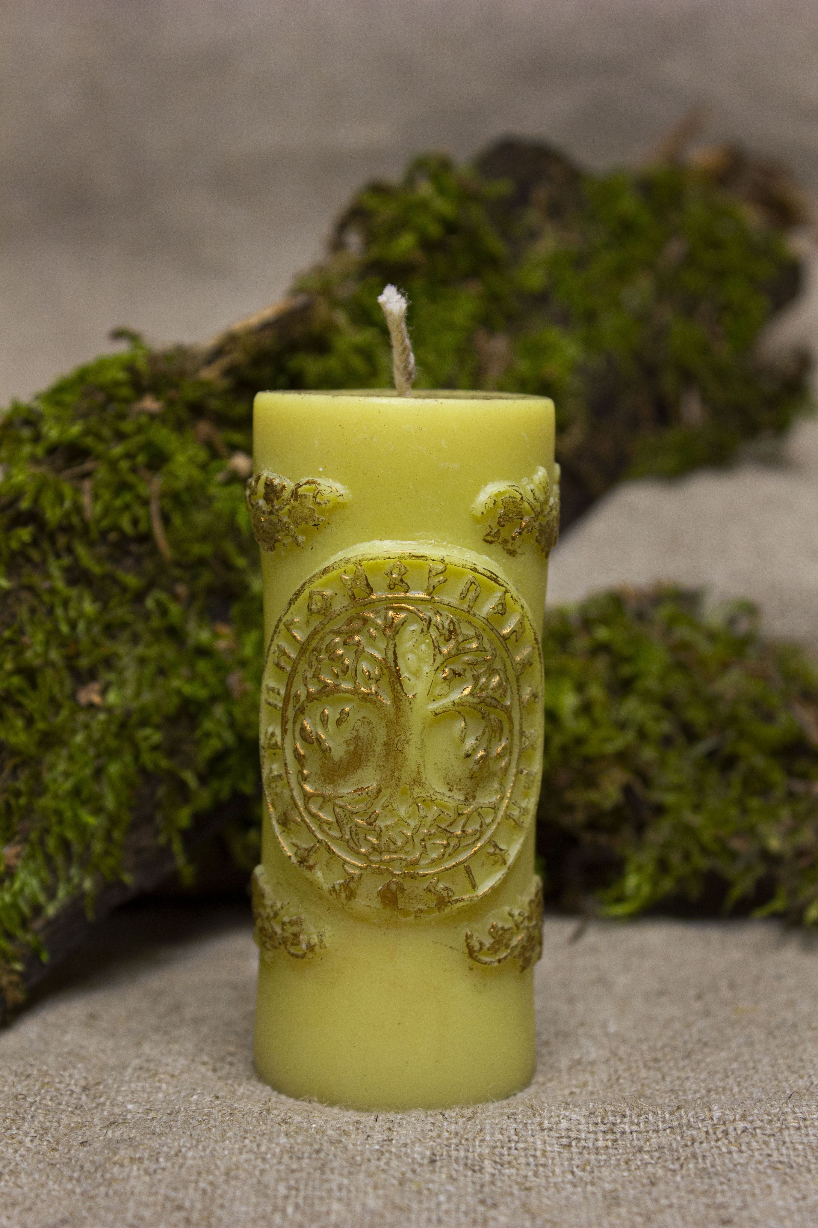 очиститель свечей зажигания. двиг. очиститель нагара свечей зажигания. свечи для чистки цвет. свечи для обрядов.