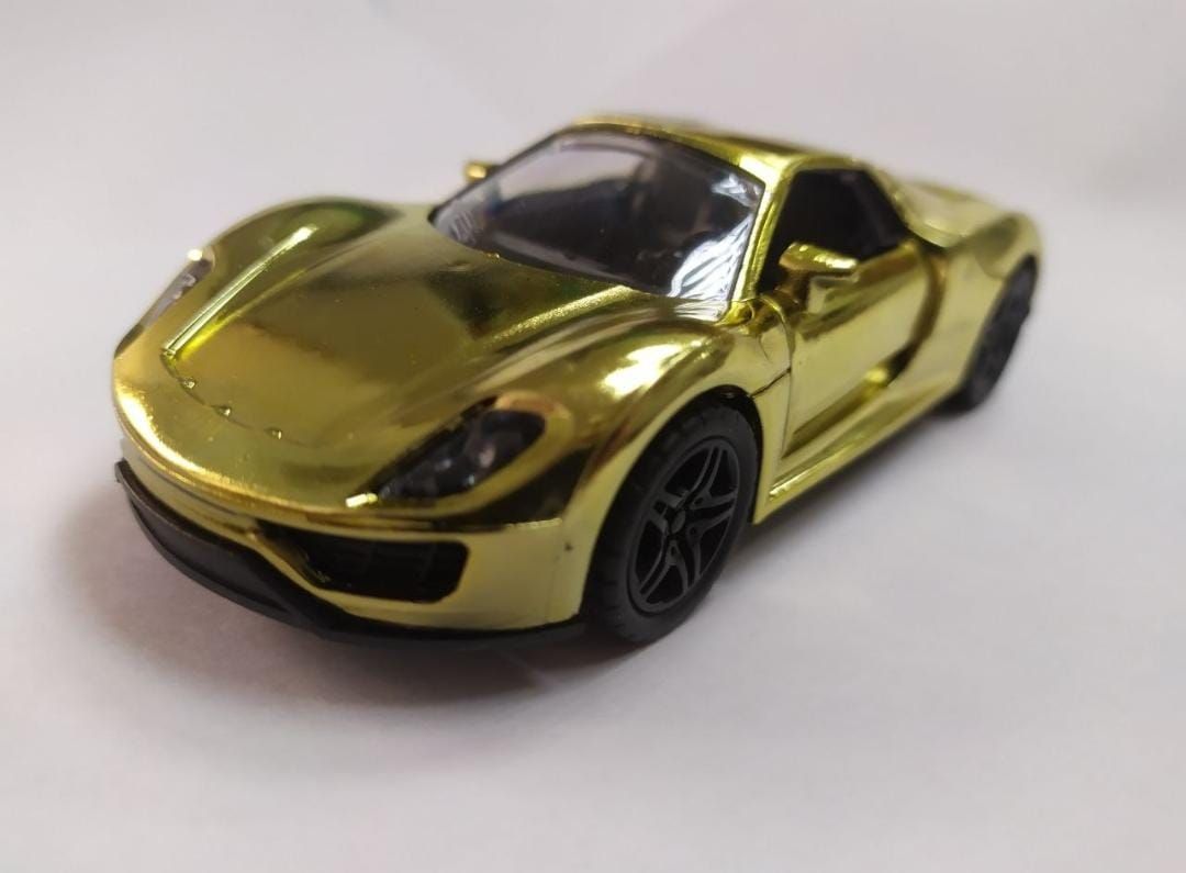 Porsche 918 Gold