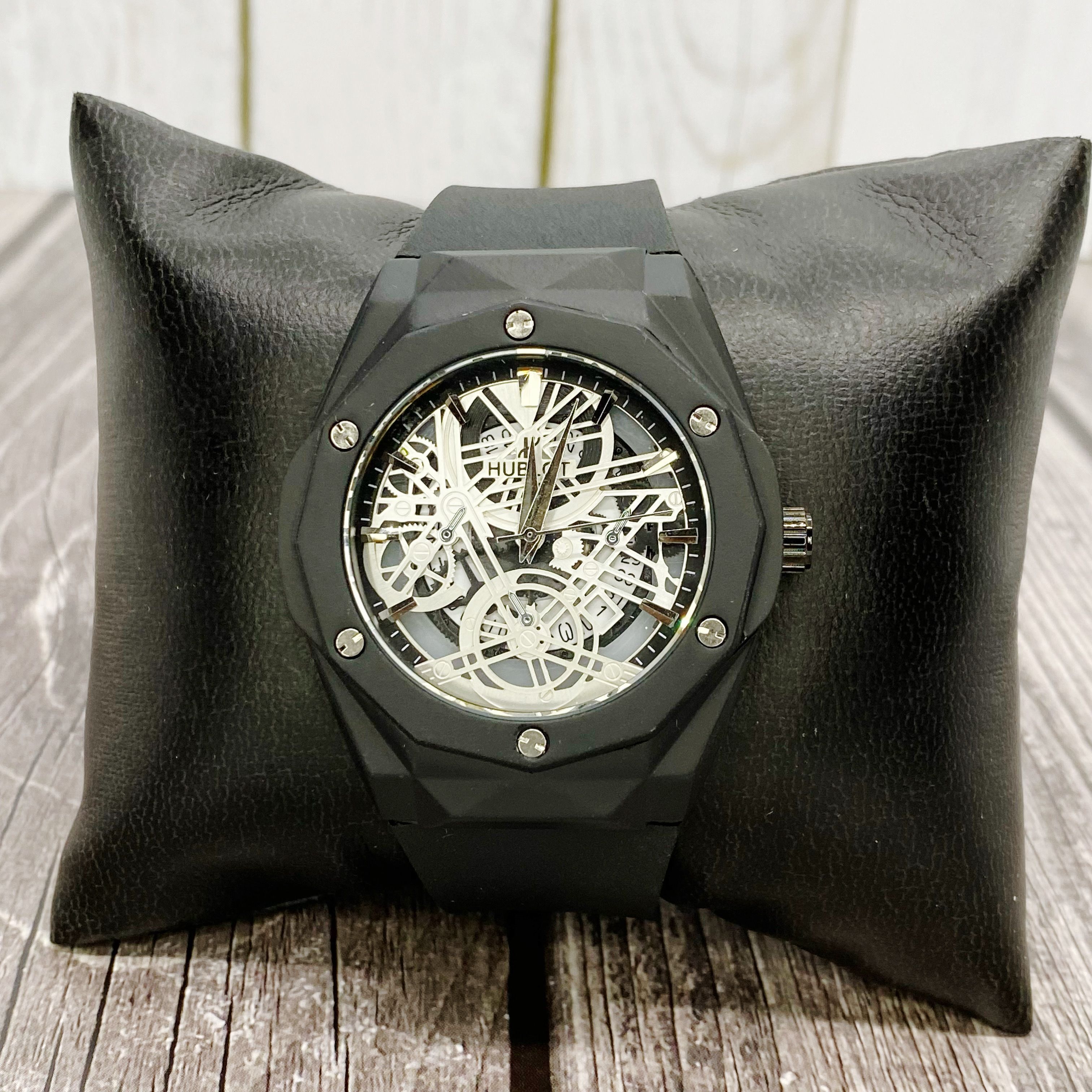 HUBLOT Часы наручные Кварцевые Hublot