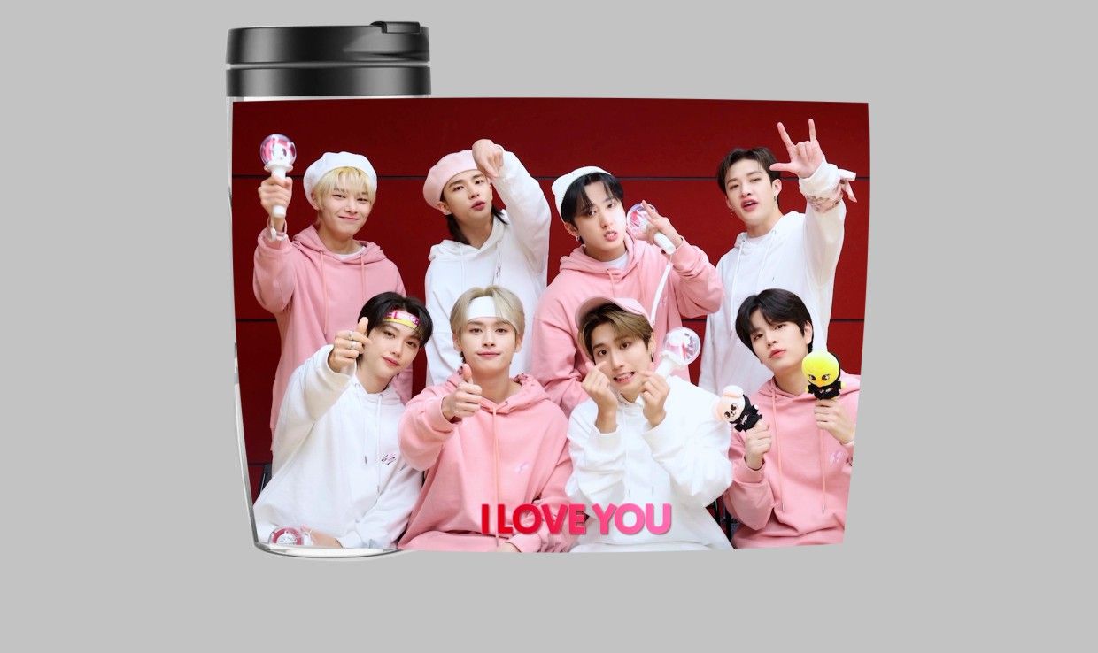 Песня magic stray kids. Наушники Stray Kids. Stray Kids подарки за 100 рублей. Stray Kids в шапках. Торт в стиле Stray Kids для девочки.