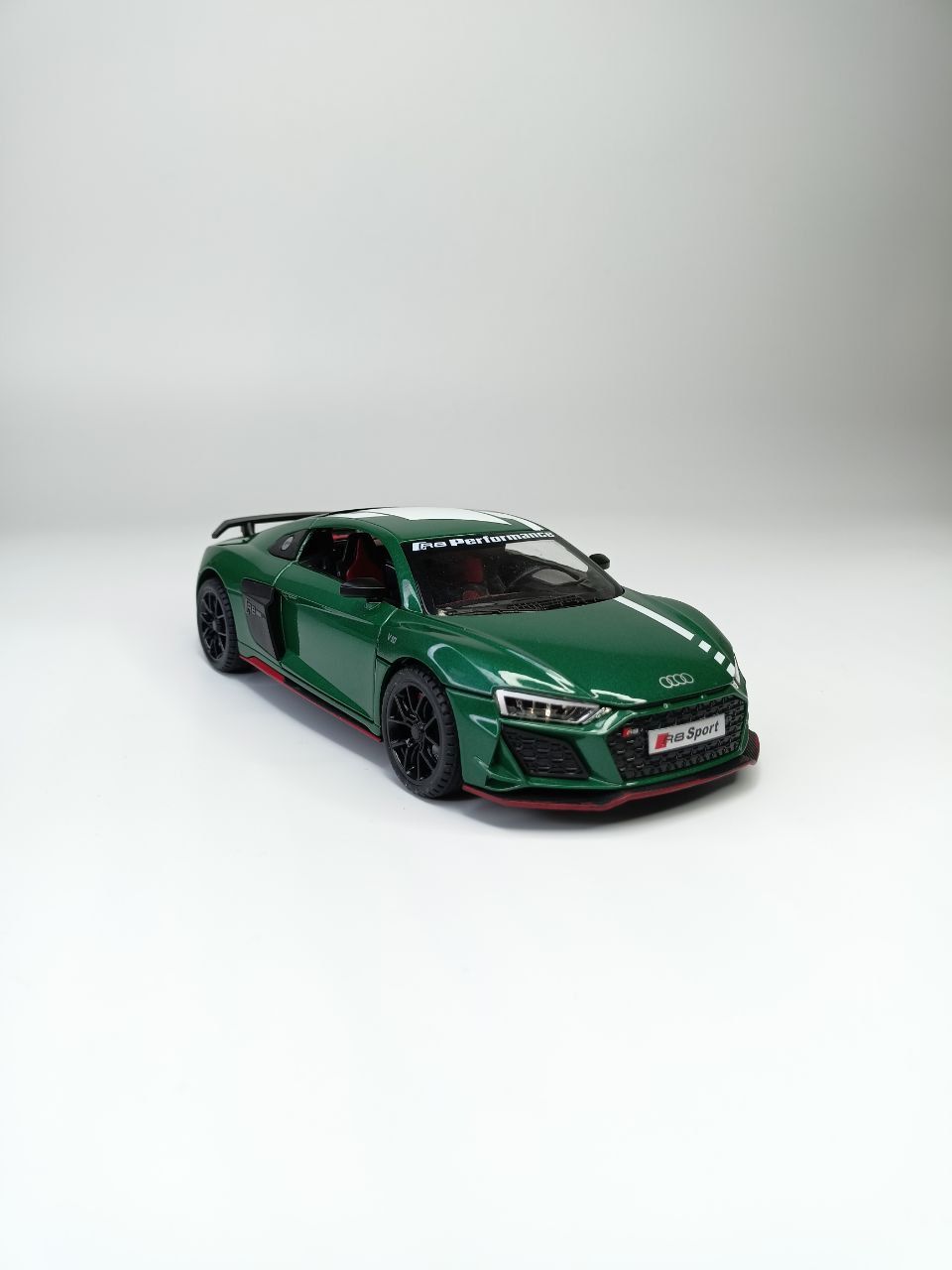 Коллекционная машинка игрушка металлическая Audi R8 для мальчиков  масштабная модель 1:24 - купить с доставкой по выгодным ценам в  интернет-магазине OZON (1284920789)