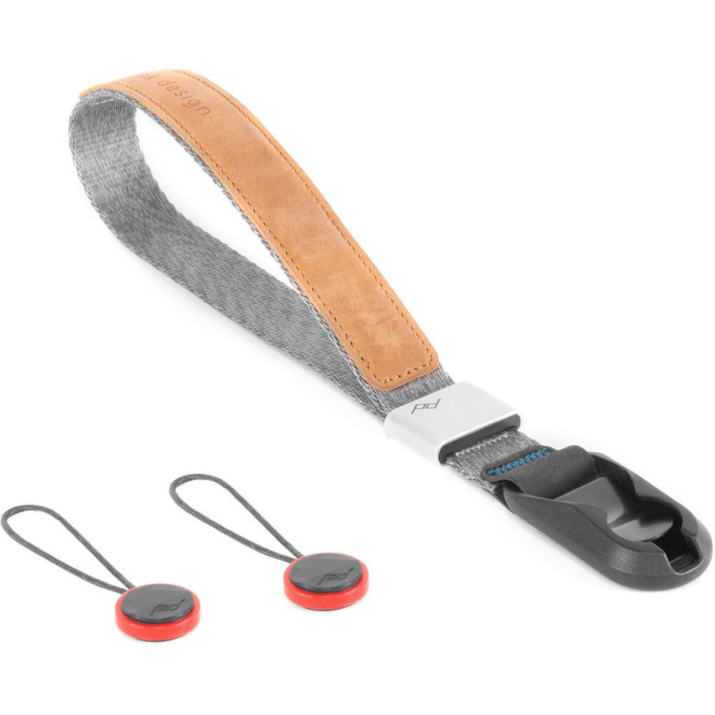 Ремень Peak Design Wrist Strap Cuff V3.0 Ash на запястье