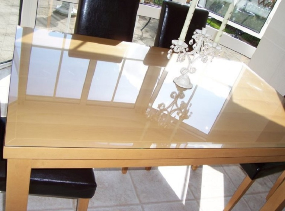 Прозрачный коврик на стол из поликарбоната