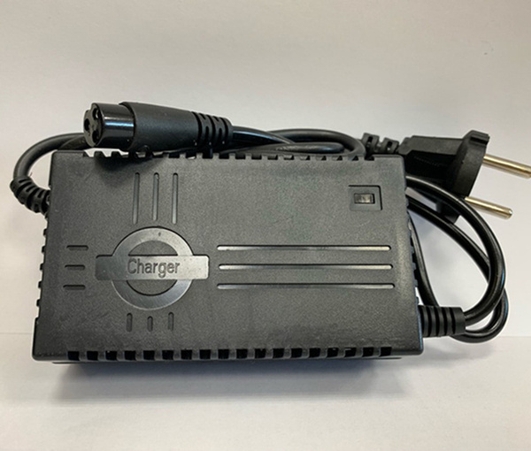 Зарядное устройство для квадроцикла 12v 1A штекер GX12-3P (HARDY ...