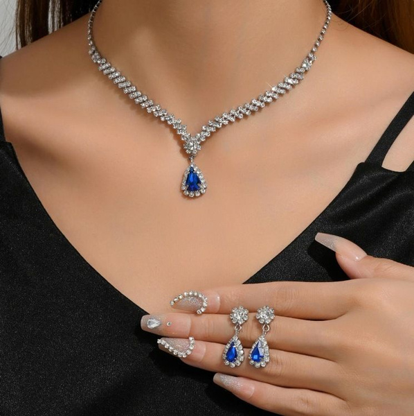 Swarovski Комплект украшений Стразы Swarovski - купить с доставкой по ...