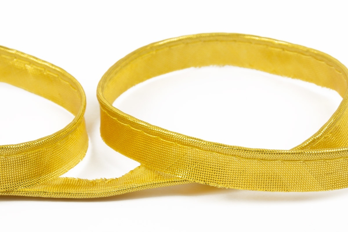 Золотой кант для одежды. Кант золотой фурнитура. Кант атласный. Кант золотой мебельный. Кант золото.