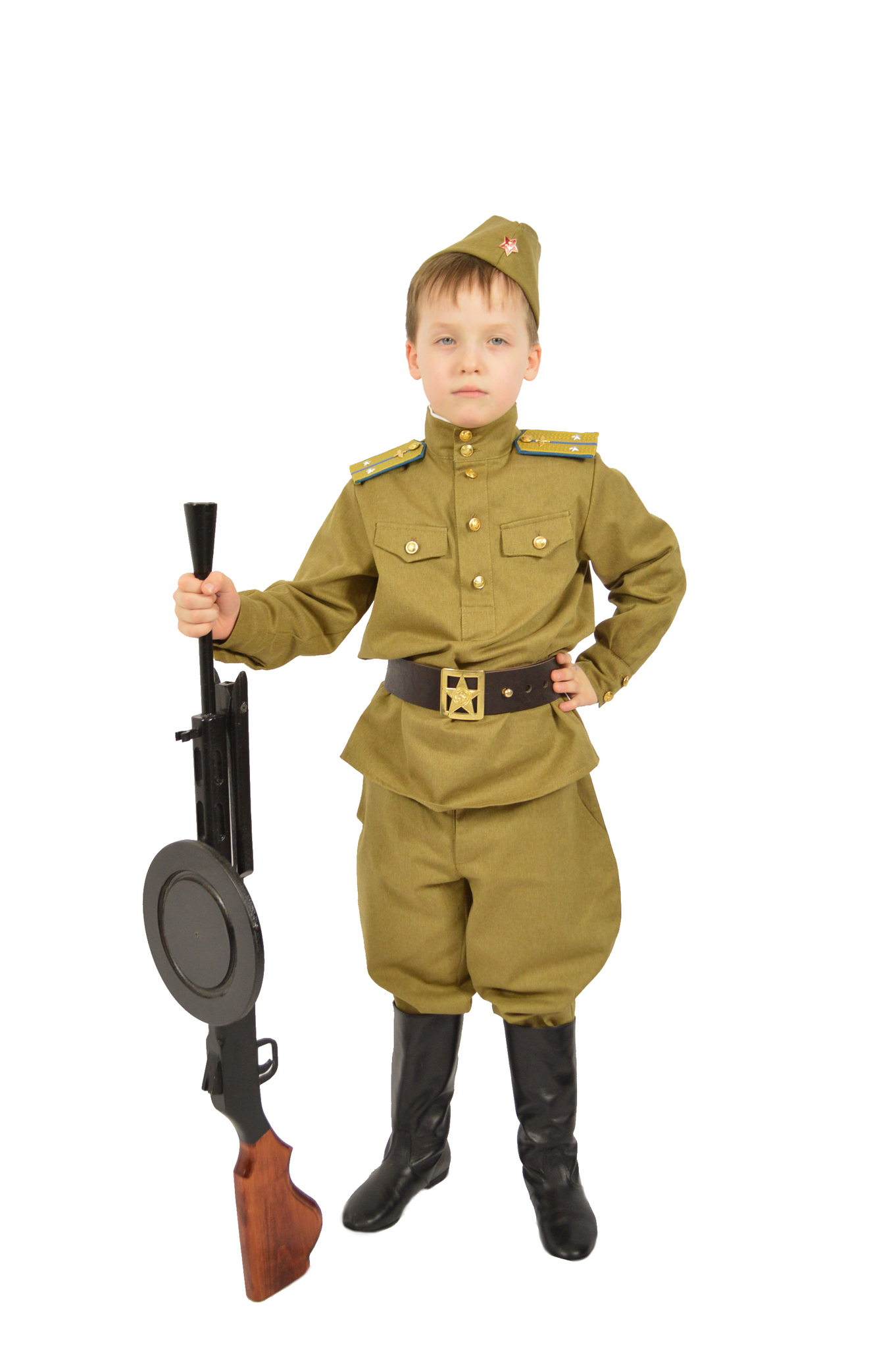 Мальчик в военной форме