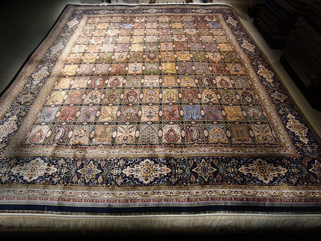 Шелковый ковер кум 9064 navy. Ковер 2 на 3 шелковый. Iran ковер qum 611 navy 2x3 м. Ковры шелковые элитные. Ковер versace (10217).