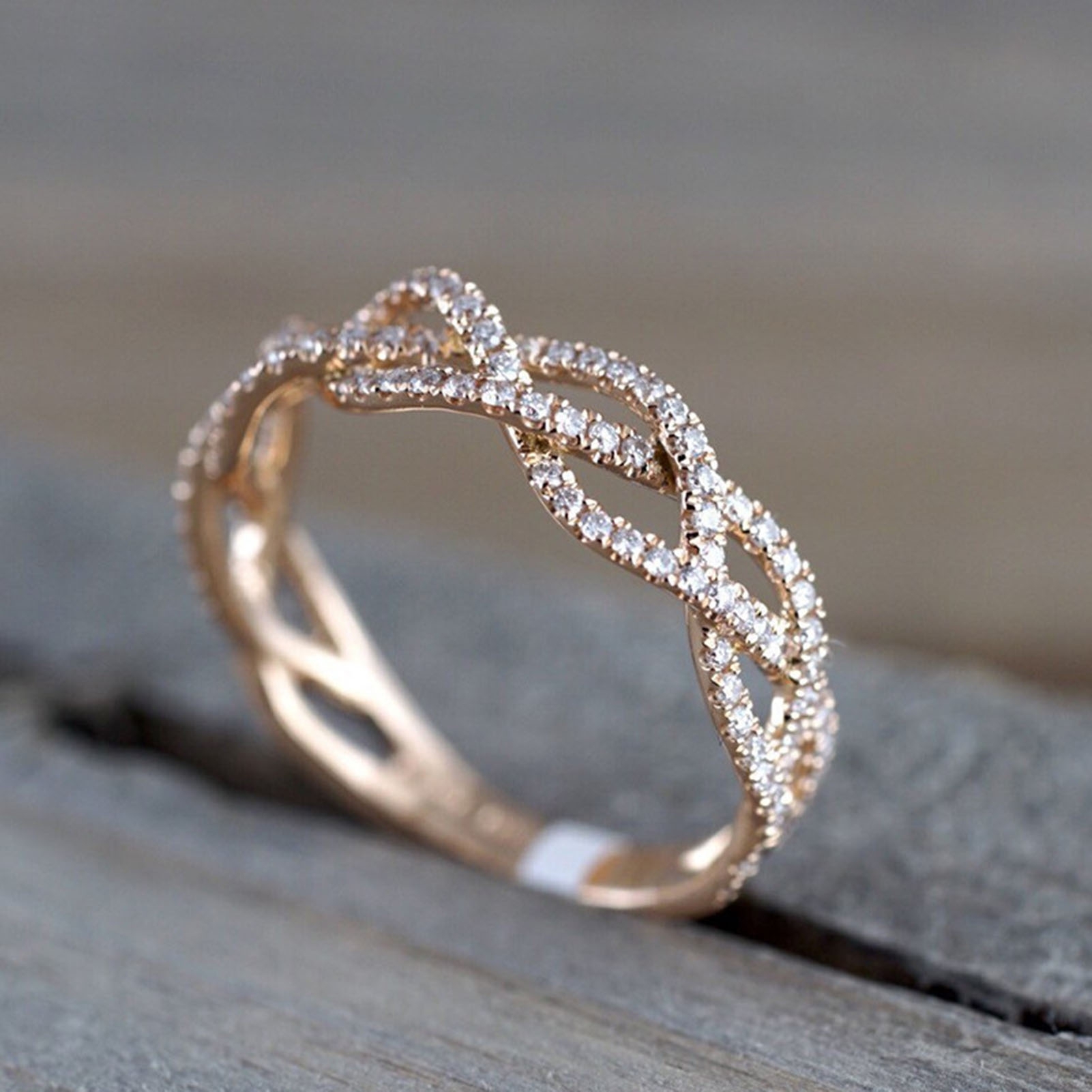 Красивые золотые кольца для женщин