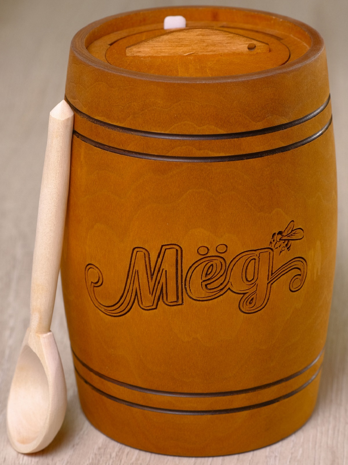 Деревянная бочка меда. Бочонки для меда из дерева. Бочонок меда. Бочонки для меда из дерева. Деревянный бочонок для меда.