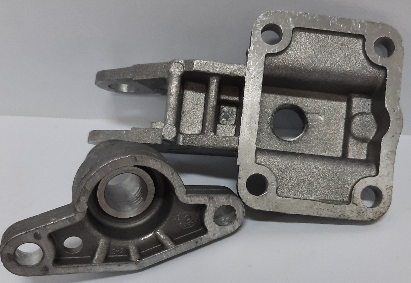 Кронштейн крепления раздатки. Опора раздатки ваз 21213. Кронштейн раздатки 2123. Кронштейн крепления раздатки. Опора раздатки нива 2123.