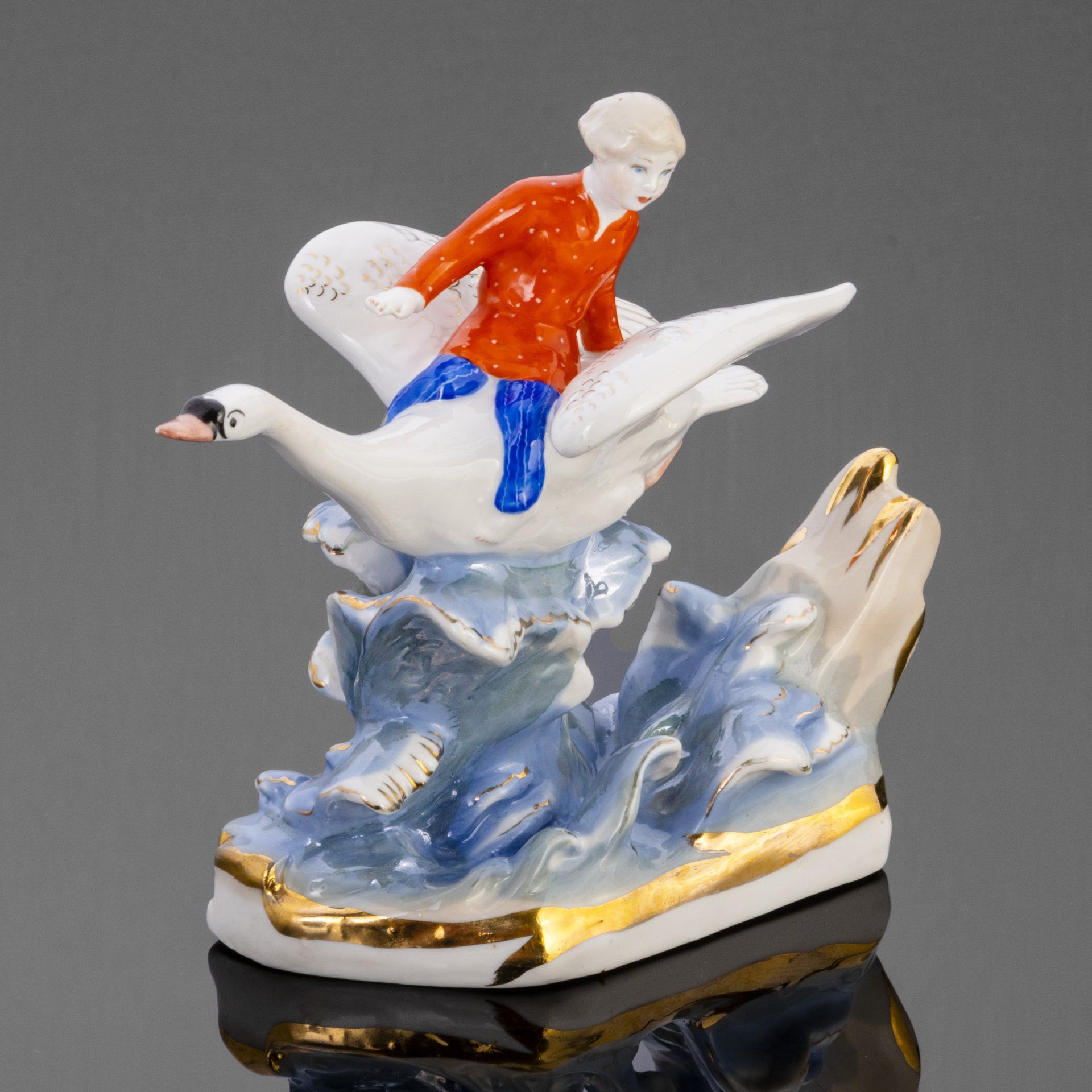 статуэтка иванушка. статуэтка иванушка. фарфоровая статуэтка иванушка и царевна лягушка. иванушка на лебеде статуэтка. ленинградский фарфоровый завод статуэтка"иванушка на гусе".