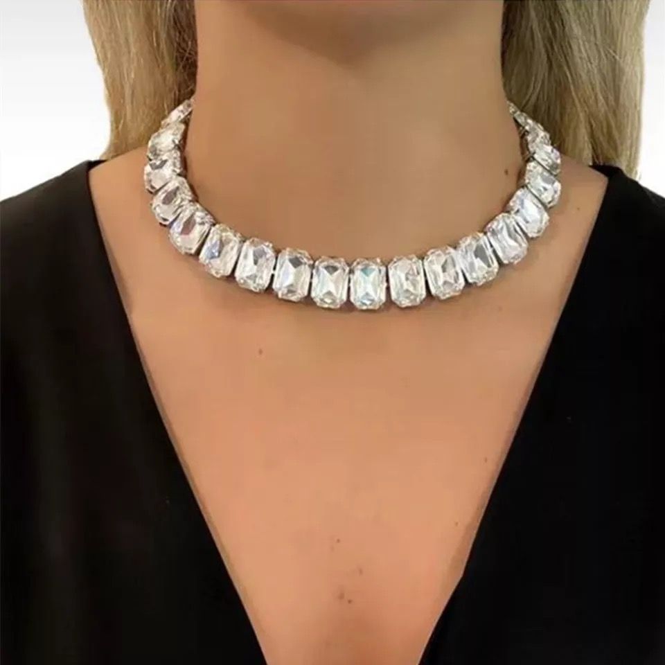 Чокер с ювелирные стеклом. Collier.