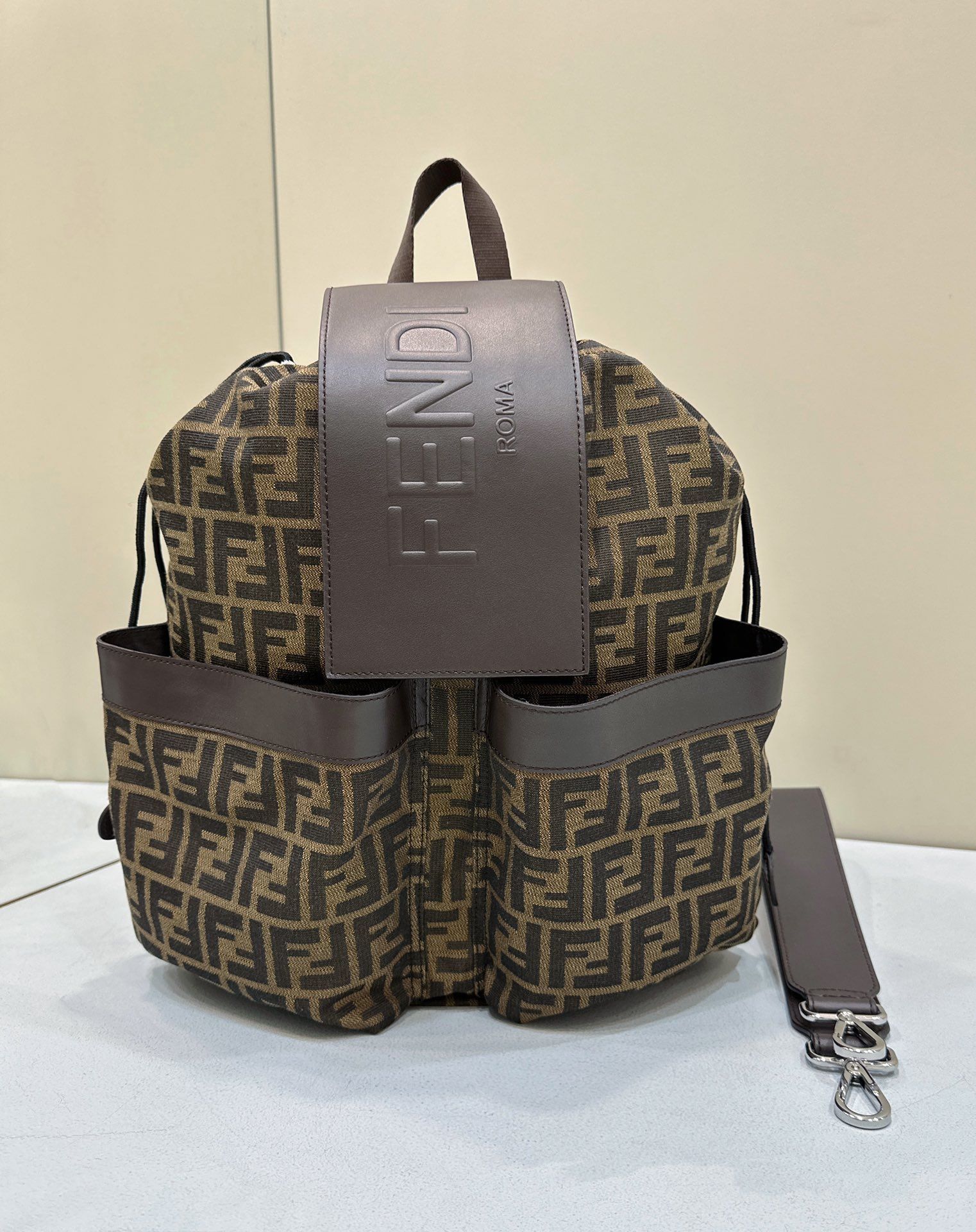 Рюкзак fendi. Рюкзак фенди.
