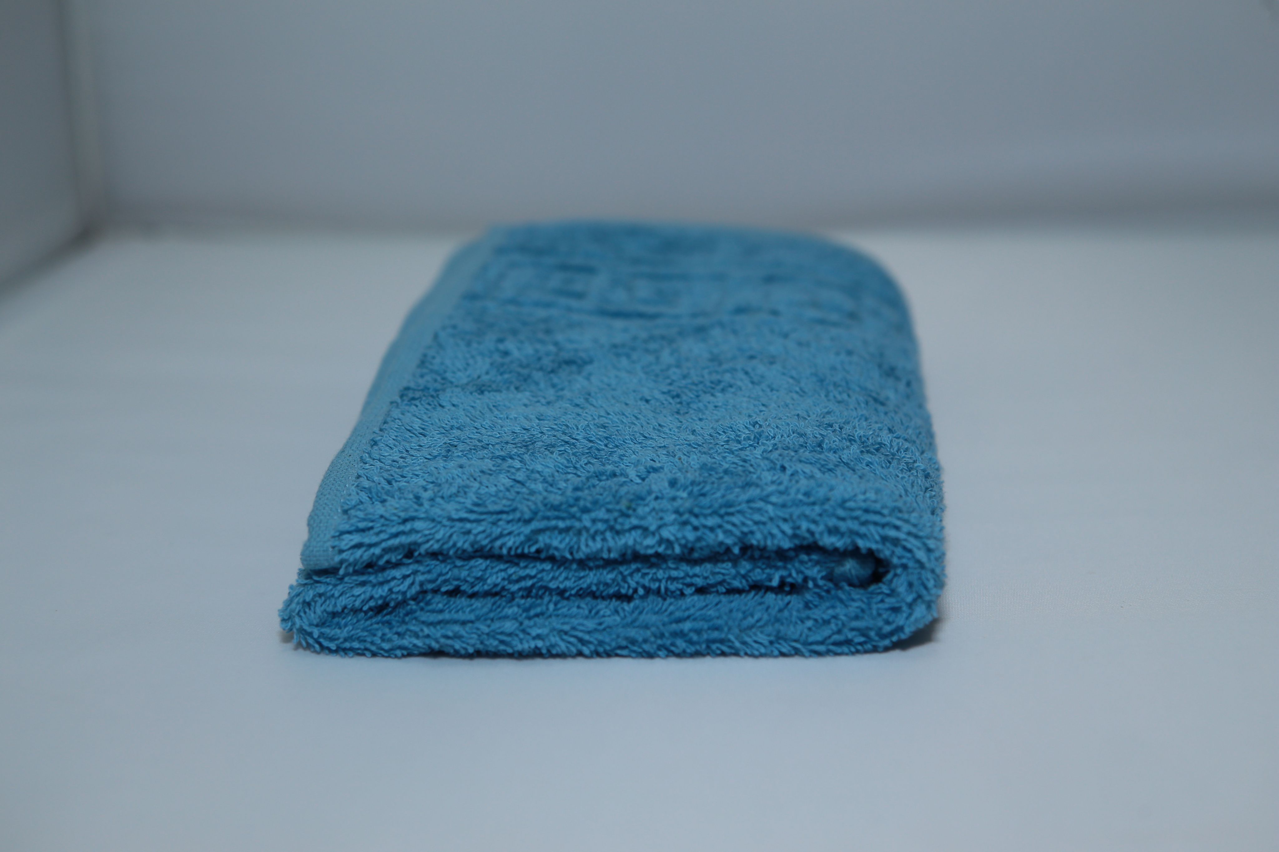 Приснилось полотенце. Полотенце для рук в ванной. Махровое полотенце текстура. Махровое полотенце вид сверху. Полотенца для рук и ног.