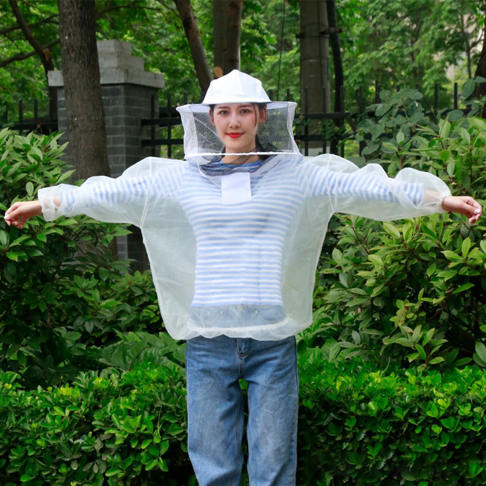 Одежда пчел. Пчела на одежде. Пчела в пальто.