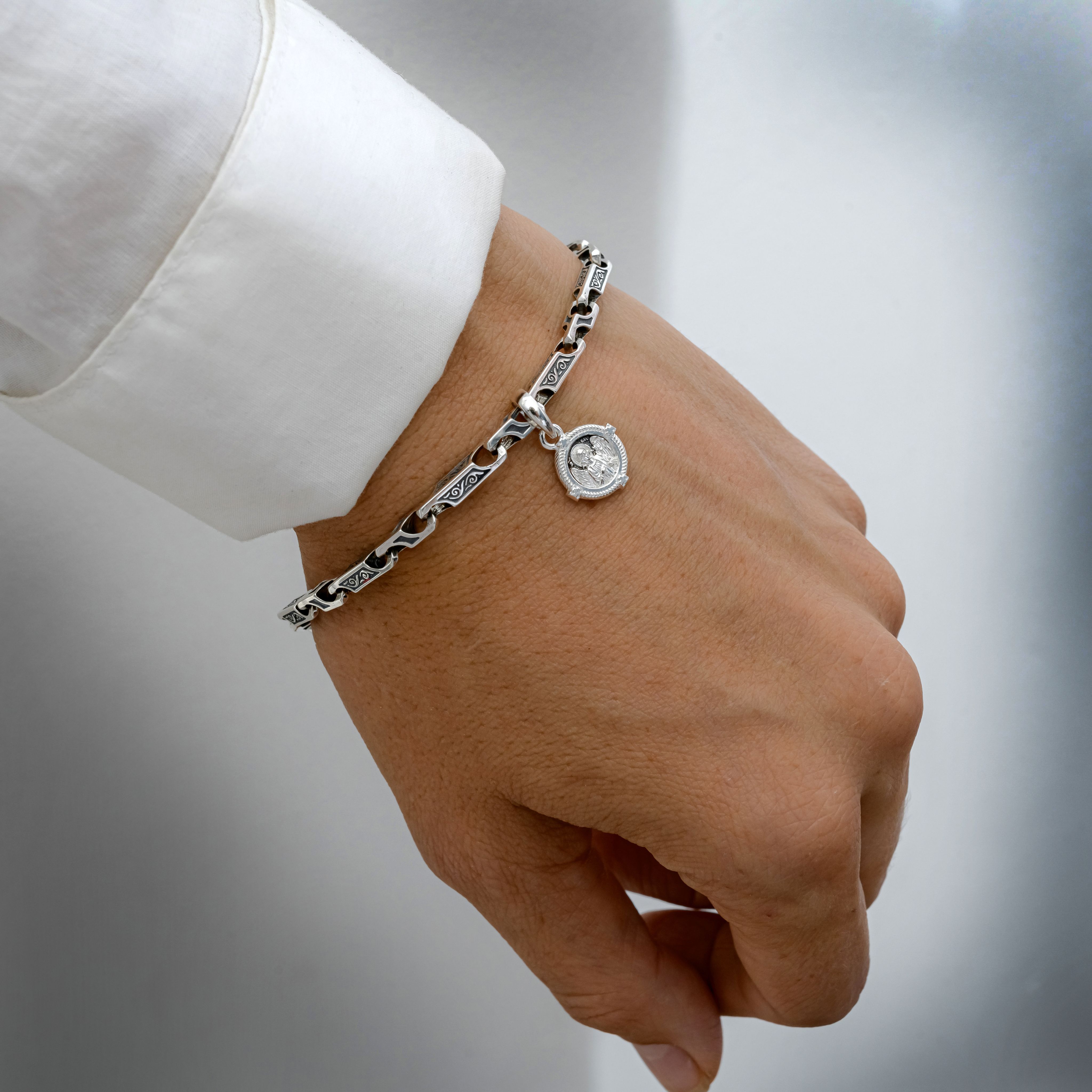Серебряные браслеты - купить в интернет-магазине «ЦИРКОН С» с доставкой по всей России