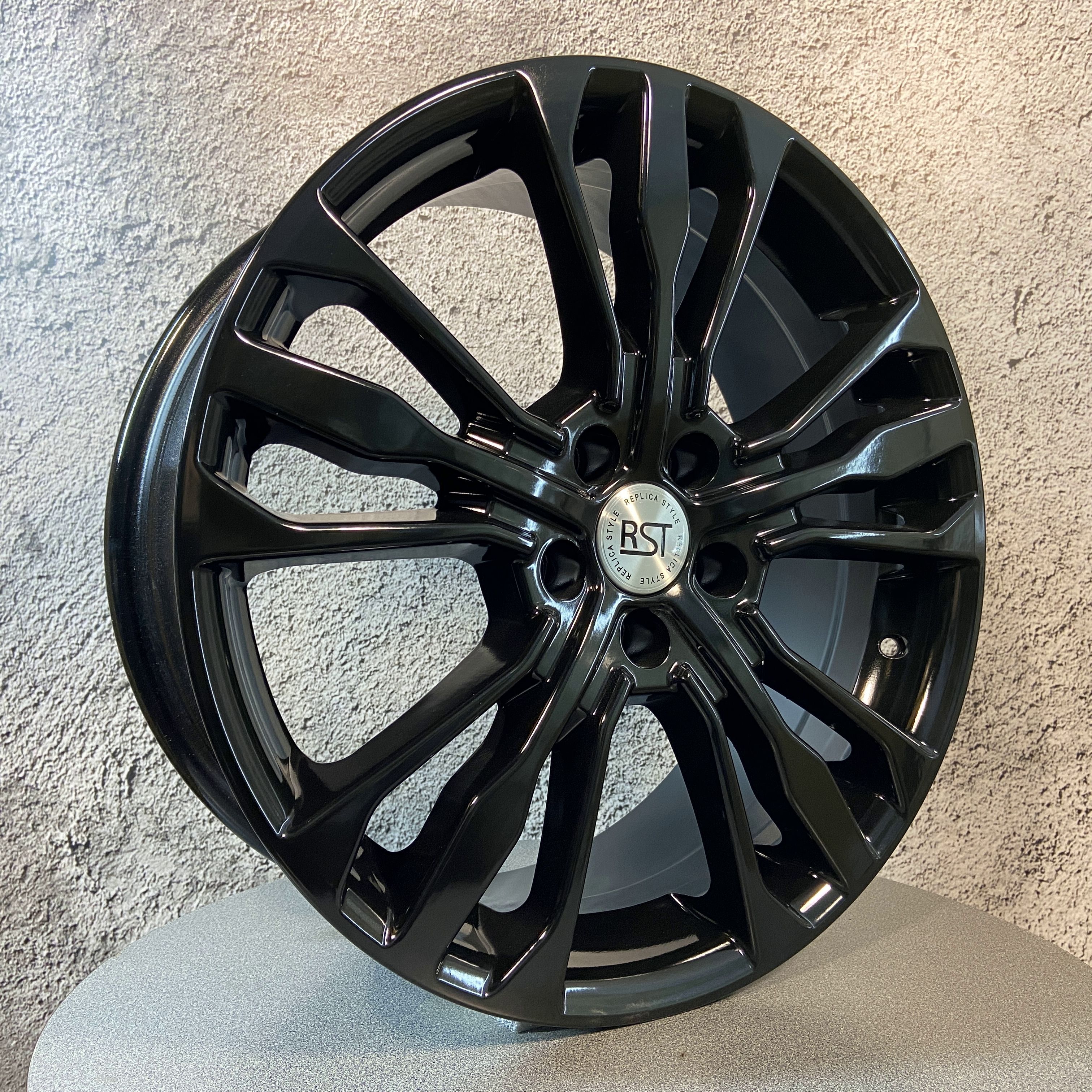 RST  Колесный диск Литой 18x7" PCD5х108 ET33 D60.1