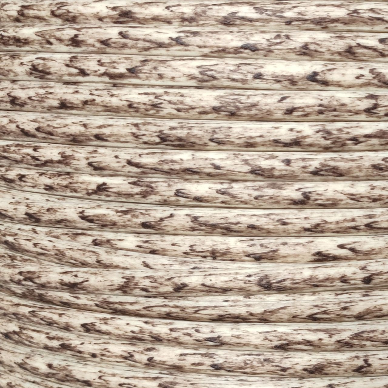 Цвет светлая лоза. Ротанг полумесяц для плетения натуральный. Polyprofile ротанг. Ротанг 8 мм. Ratteco ротанг золотой дуб змеиная кожа.