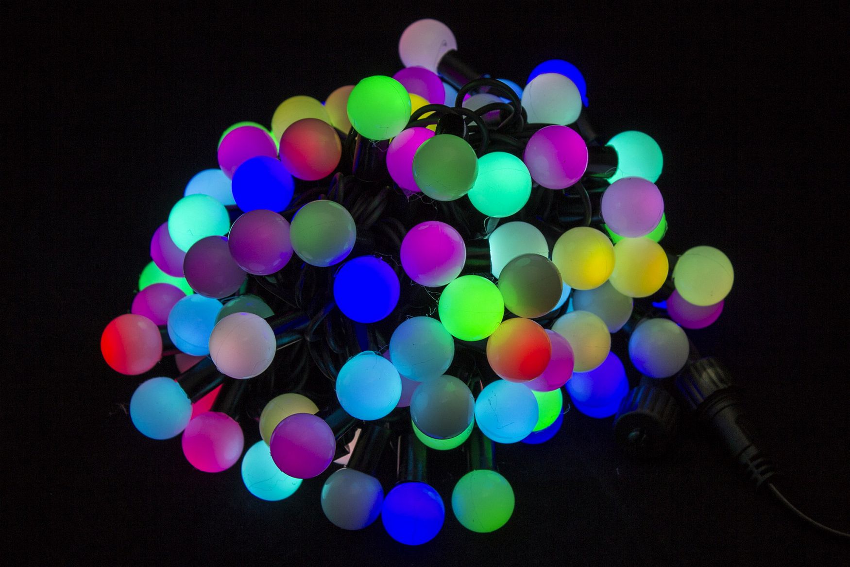 Здесь гирлянды и шары. Гирлянда светодиодная 100 led шарики Мульти (10м.+1,5м) ip20 gl65 Feron. Гирлянда шарики 50led 5м Мульти ip20 cl55 Feron. Гирлянда "нить" 100 led 5 м RGB. Гирлянда шары разноцветные 7м 100l RGB малая.