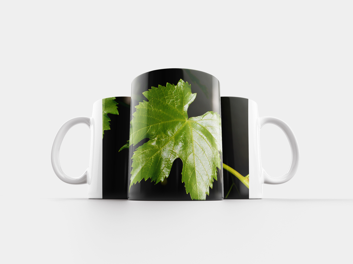 Кружка с листочками. Кружка с птичкой магнит магазин. Кружка с листом. Кружки с птицами из магнит косметик. Чашка с листьями.