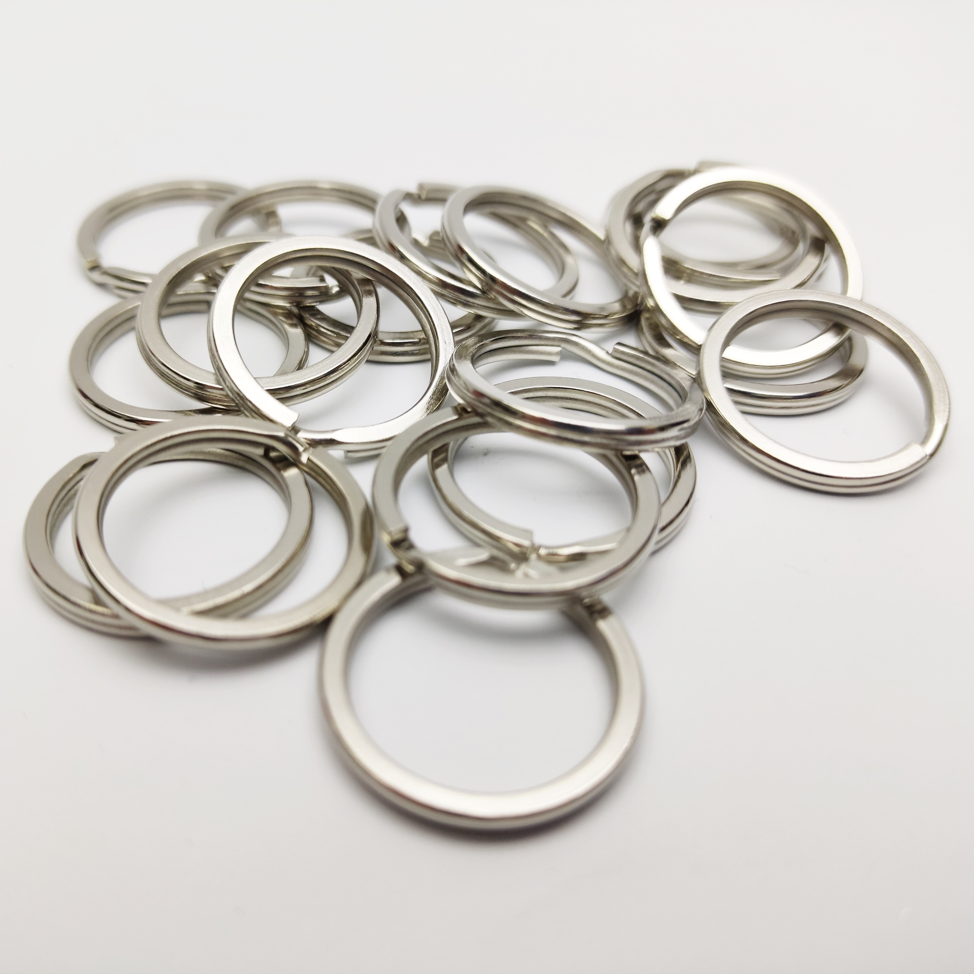 Плотное кольцо. Золотое кольцо дорожка с бриллиантами. Кликер с фианитами в хеликс. Плотное кольцо. Плотное кольцо.