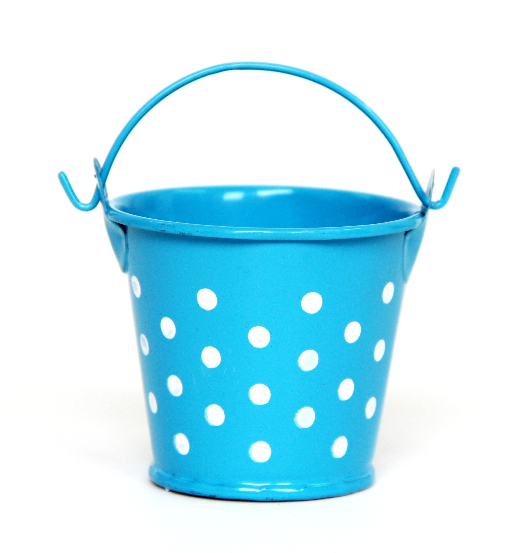 Ведро красное 5 литров. Ведерко металлическое декоративное. Ведерко 5 букв. Высокое пластиковое ведро. Кашпо с ведрой белый.