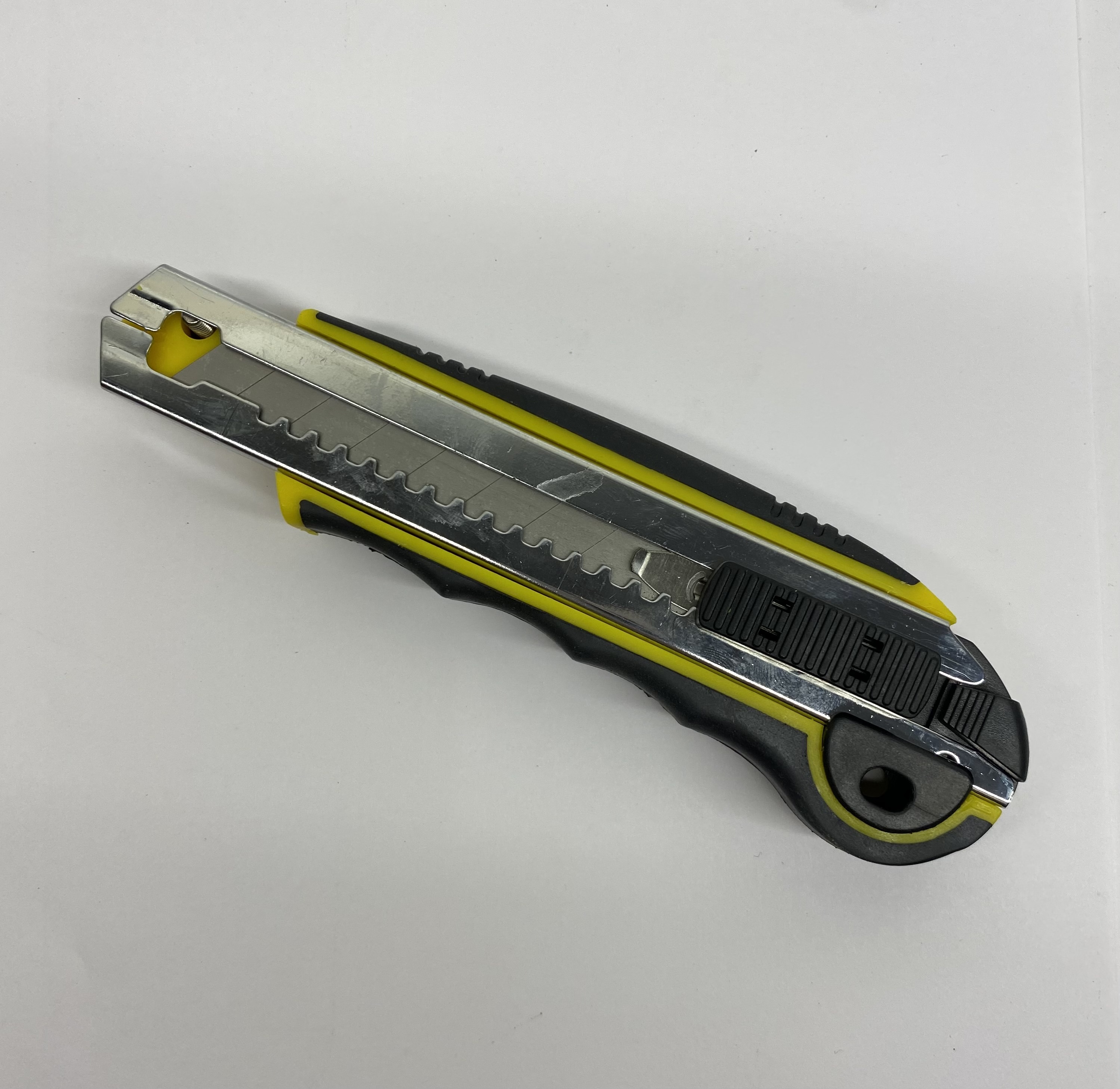 Нож MAXI TOOL канцелярский технический 18мм усиленный, обрезиненный, 5 ...