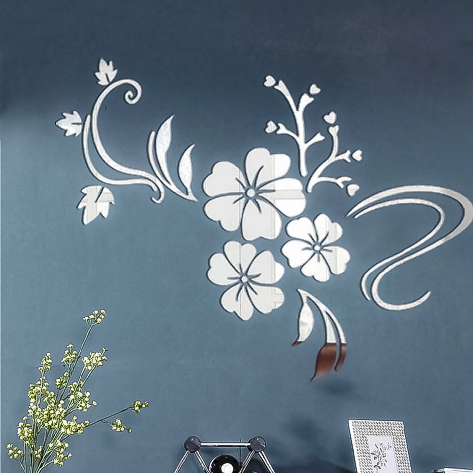 Цветочный орнамент на стене