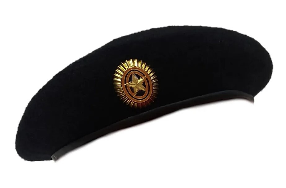 Как выглядит черный берет