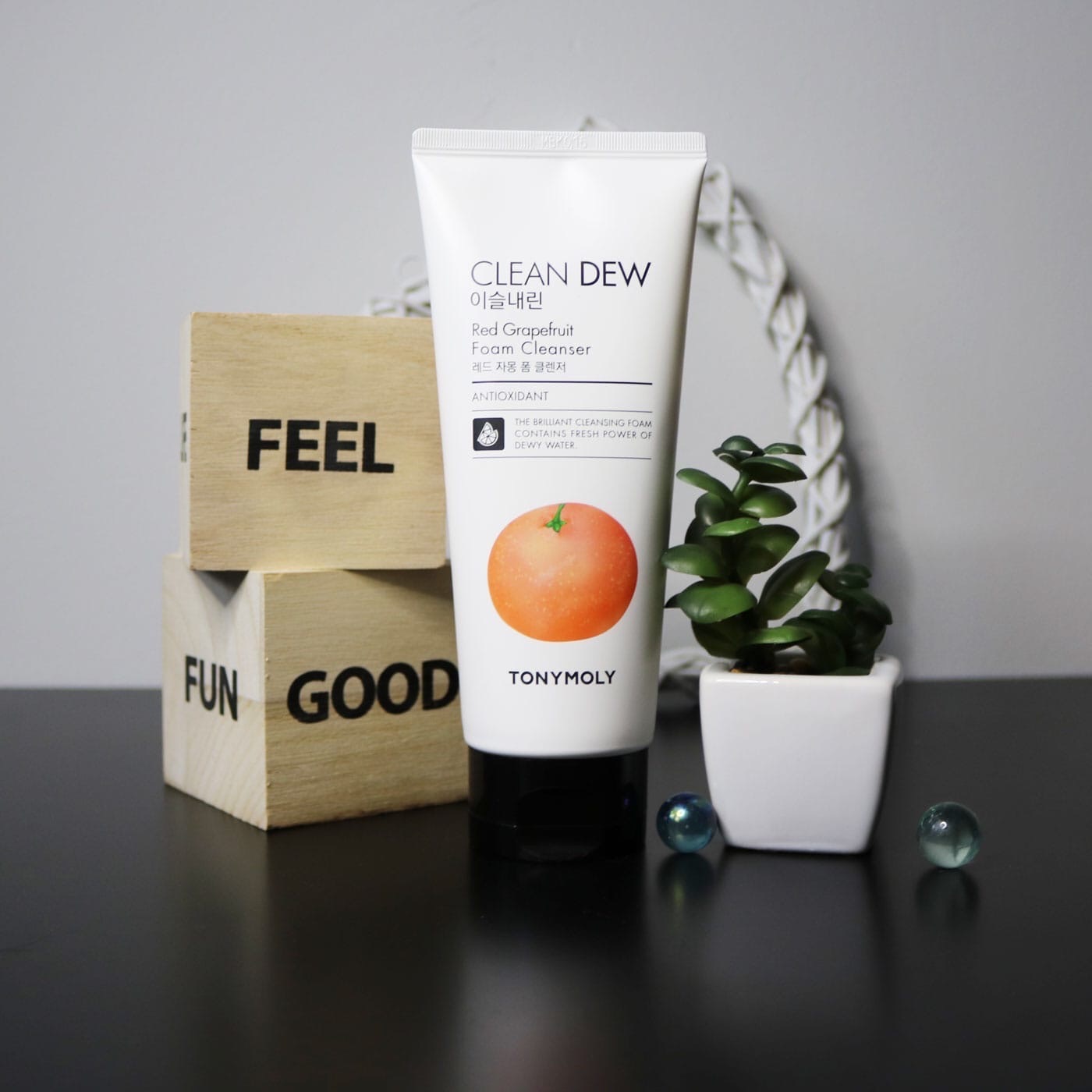 Tony moly умывания. Пенка для умывания clean Dew Foam Cleanser 180ml (Tony Moly). Clean Dew Foam Cleanser - Red Grapefruit. Пенка Tony Moly clean Dew Grapefruit Foam Cleanser. Пенка для умывания Tony Moly clean Dew Red Grapefruit Foam Cleanser 180 мл.