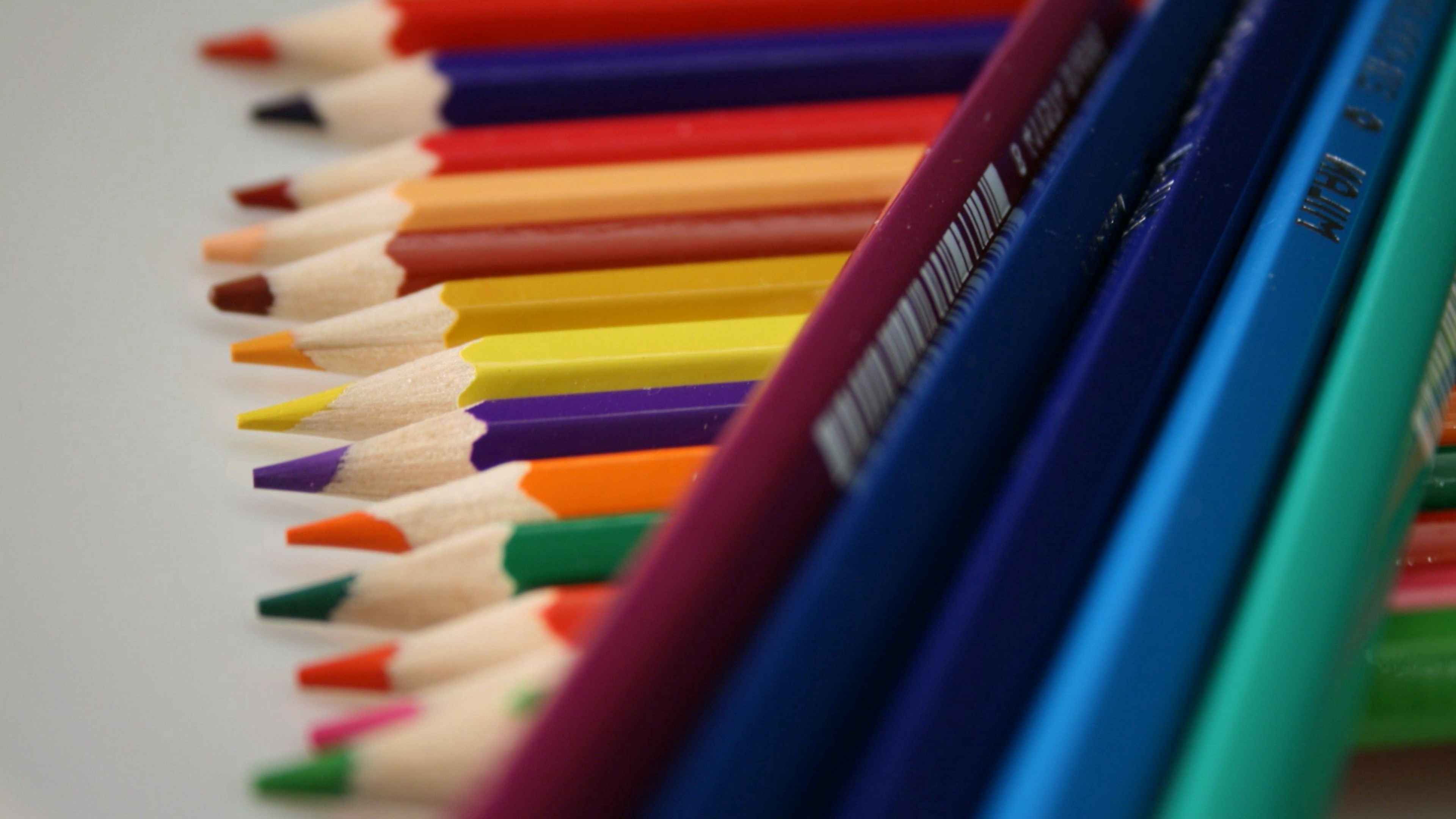 Цветной предмет. Карандаши цветные. Самые красивые карандаши. Многоцветный карандаш для рисования. Карандаши разного цвета.
