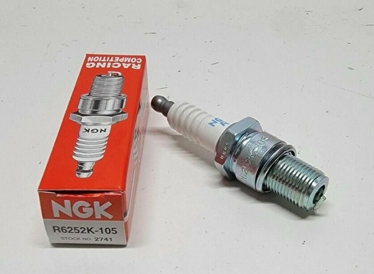 Номер свечи зажигания кавасаки klx250. Свеча зажигания ngk cpr7ea-9. Свечи зажигания на кавасаки zx9r ngk. Свечи кавасаки. Свеча зажигания ngk 94940.
