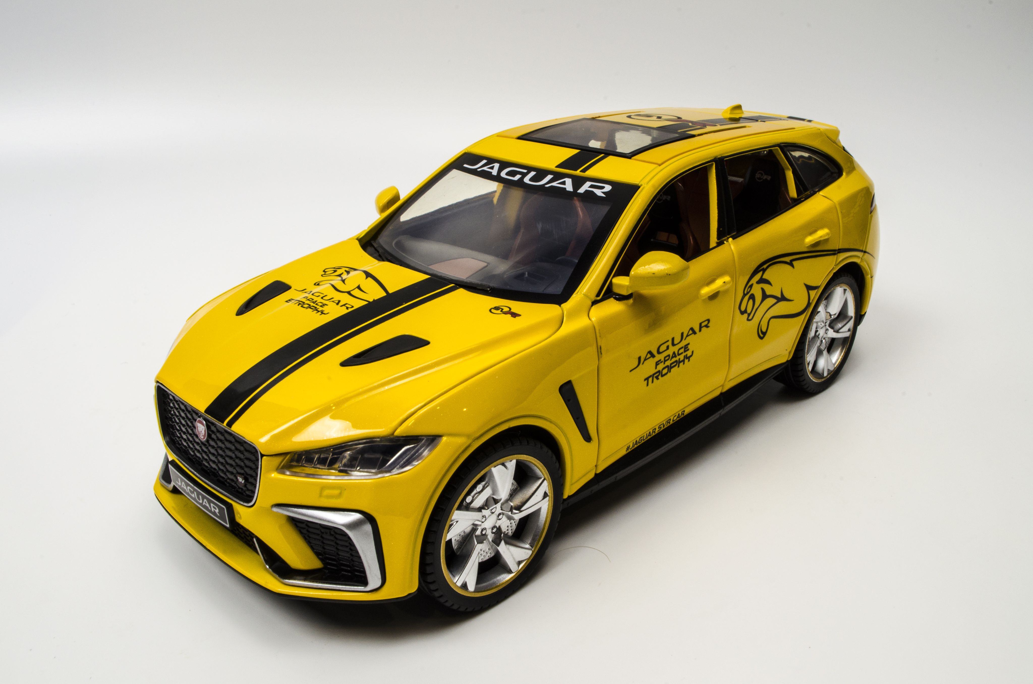 Металлическая инерционная машинка JAGUAR F-PACE TROPHY, масштаб 1:24, длина  20 см. - купить с доставкой по выгодным ценам в интернет-магазине OZON  (902992181)