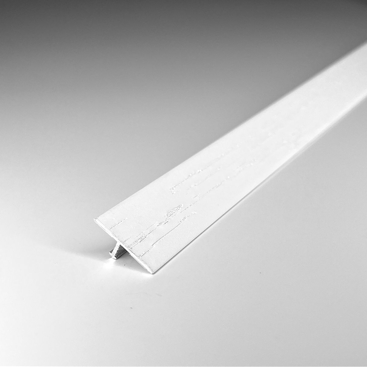 Уголок пвх 15x15x2700 мм белый. Т профиль белый. Профиль старт/финиш пвх т8/10 мм цвет белый 3000 мм. Профиль пвх 13х10х2700 мм (нащельник) белый т-образный. Т профиль белый.