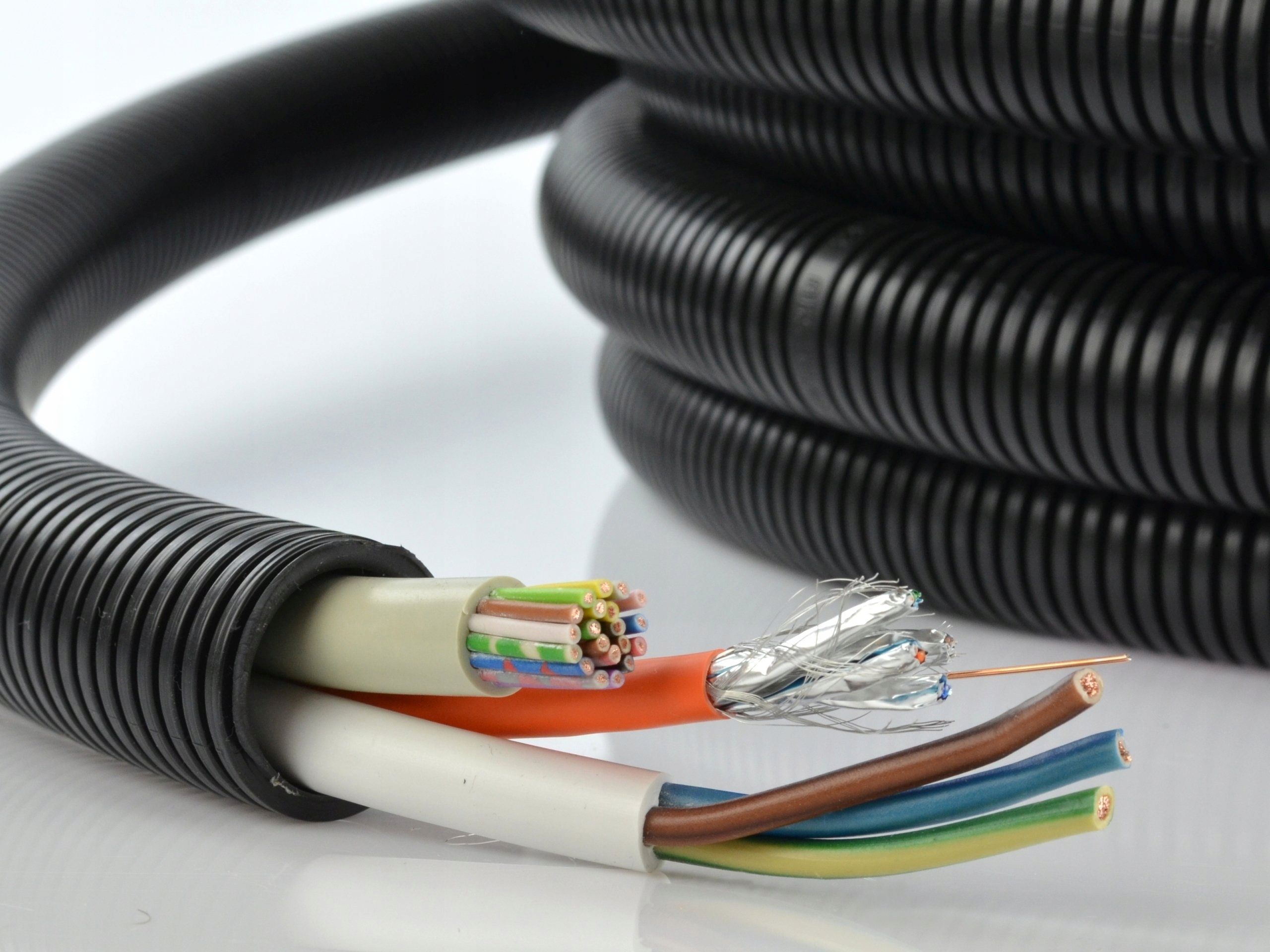 Изготовление электрического провода. Гофра 16 мм 2 кабеля UPT. 32 Гофра негорючая для кабеля. Гофра кабель канал ф65. Гофра под кабель 3х1.5.