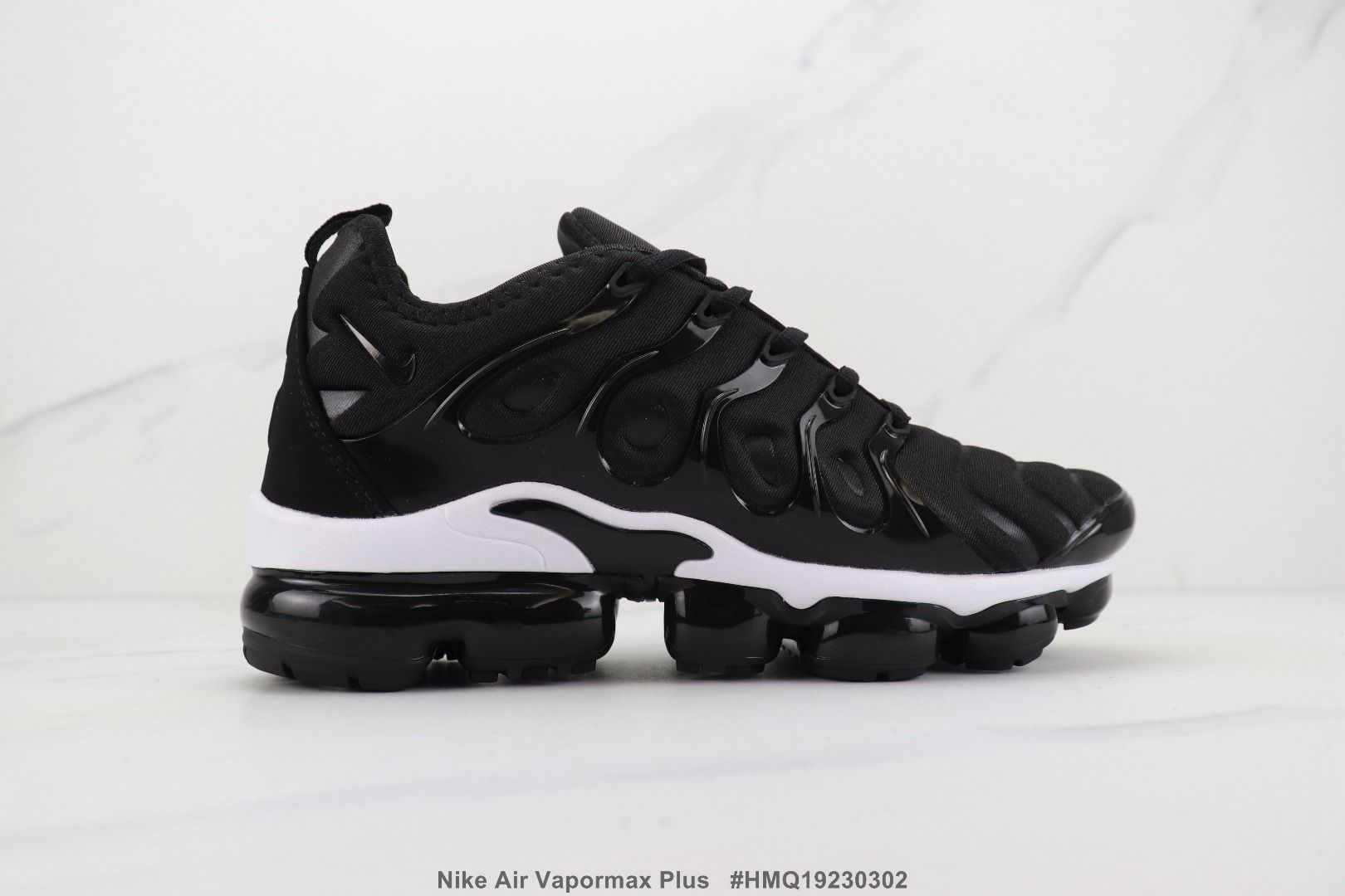 Black and white hot sale air max vapormax