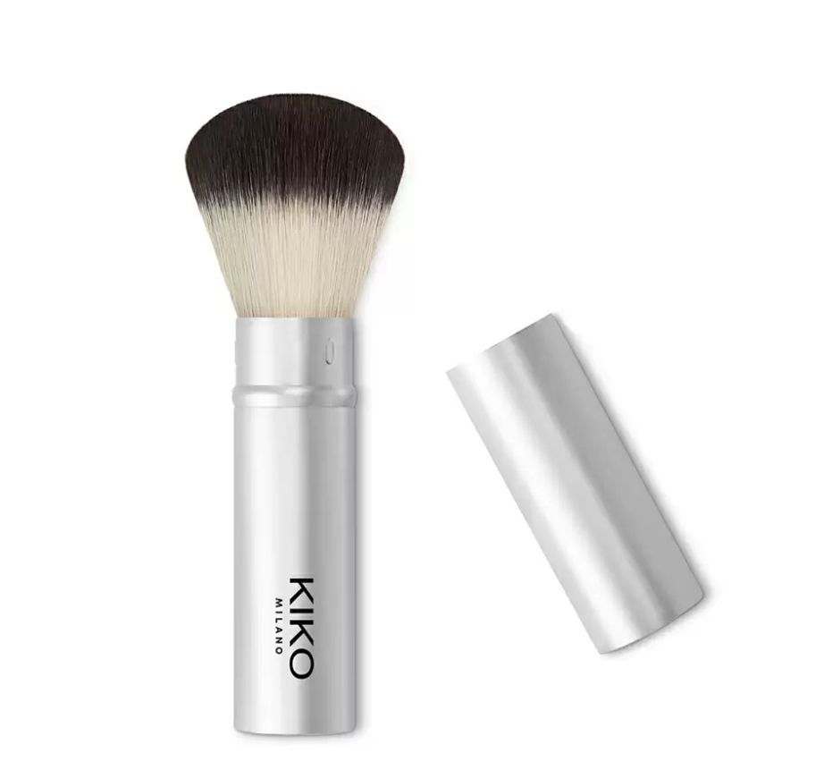 Кисточка для пудры. Для нанесения пудры. Модель косметики. Кисть для нанесения румян dr. Кисть для нанесения пудры и румян.