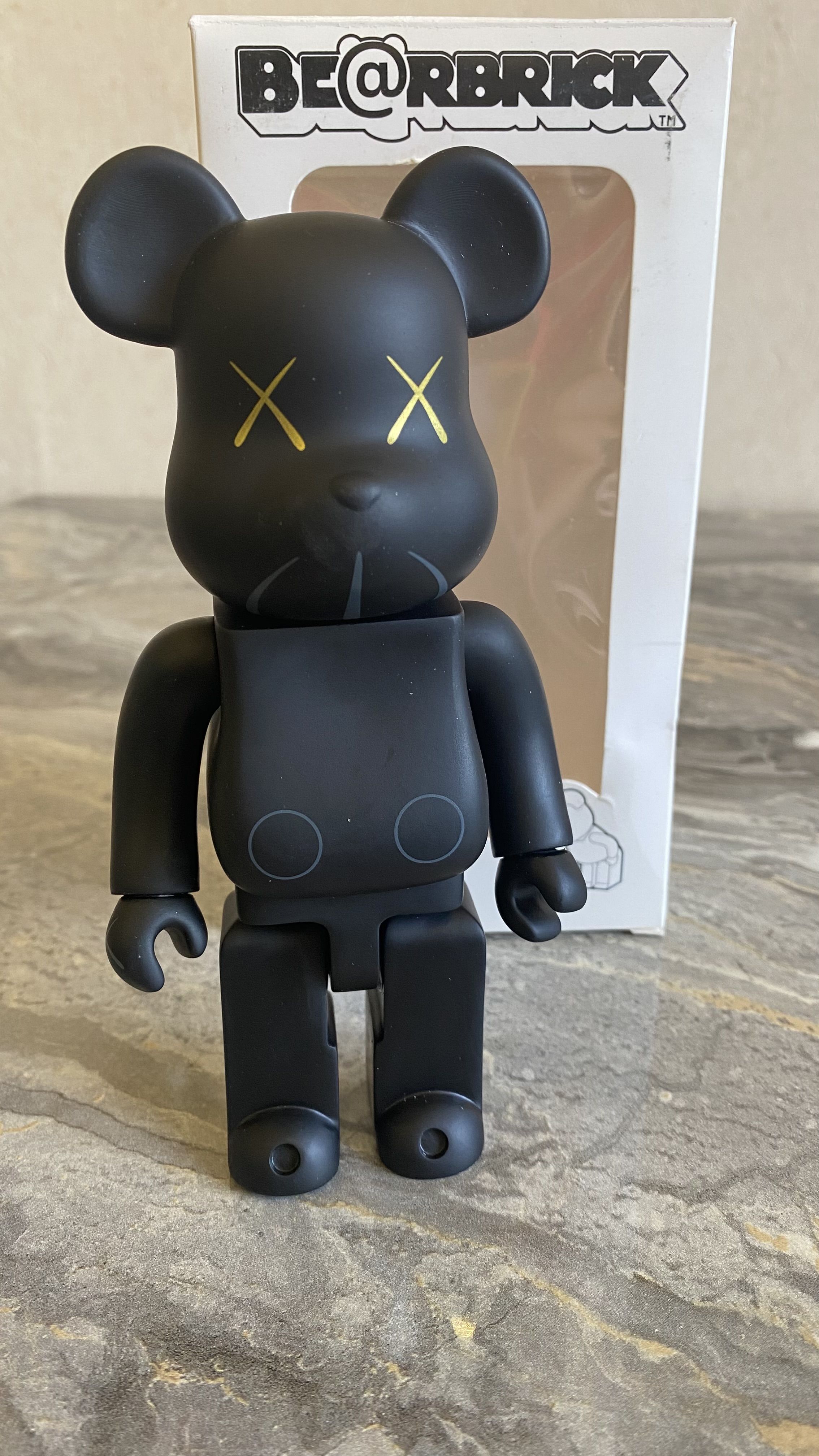 Коллекционный мишка Bearbrick 200% 17 см - купить с доставкой по выгодным  ценам в интернет-магазине OZON (1140545643)