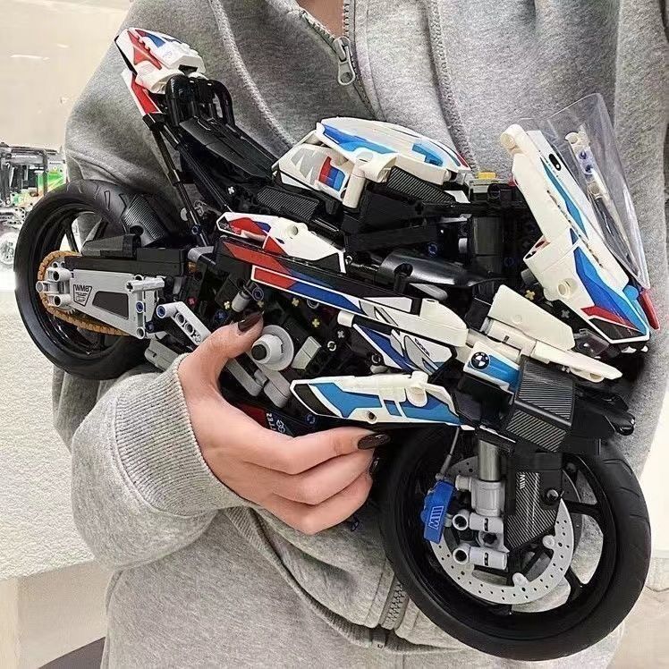 LEGO Technic BMW M 1000 RR