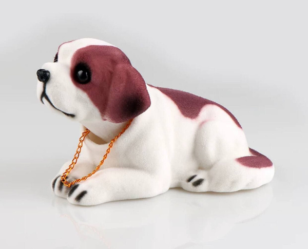 Собака Бигль на панель авто качающая головой / Игрушка в машину собачка ...