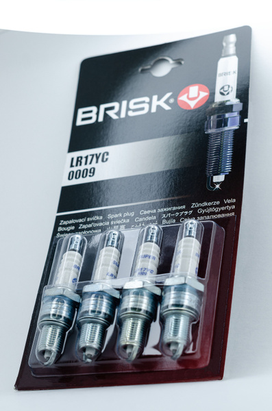 Комплект свечей зажигания BRISK Brisk LR17YC для Nissan, УАЗ - купить ...